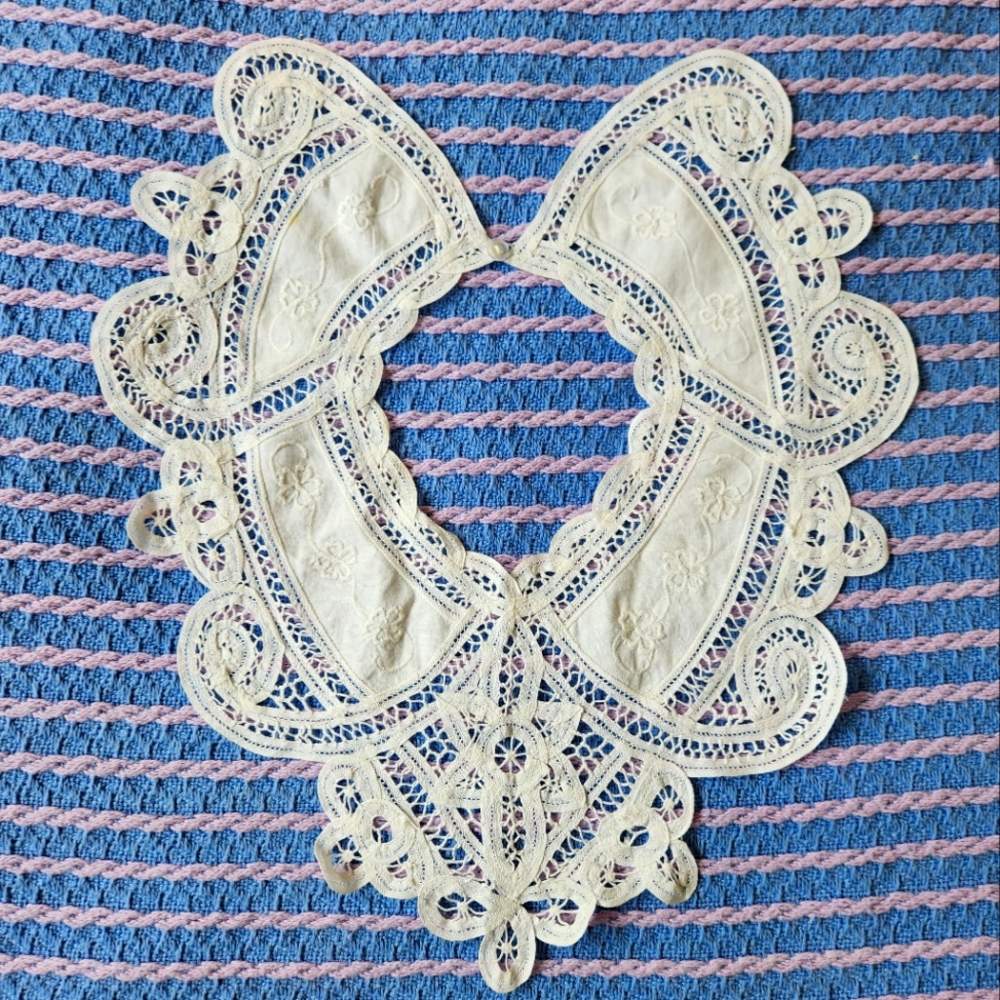 Antique or Vintage Lace Collar